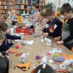 Ferie 2023. Zmowe Poranki W Bibliotece – Zimowe Skarpetkowe Bałwanki – 9