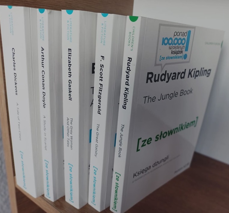 READINGS. WORLD PUBLISHING – WYDAWNICTWO [ZE SŁOWNIKIEM]